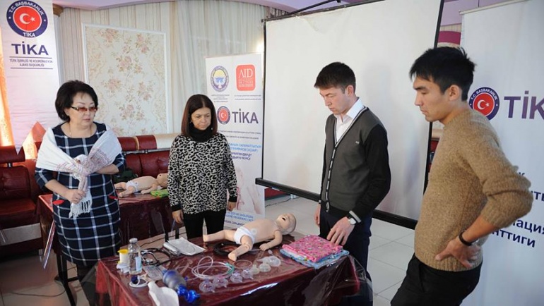 Kırgızistan’da “Yenidoğan Canlandırma (Neonatal Resüsitasyon)” eğitimi verdik