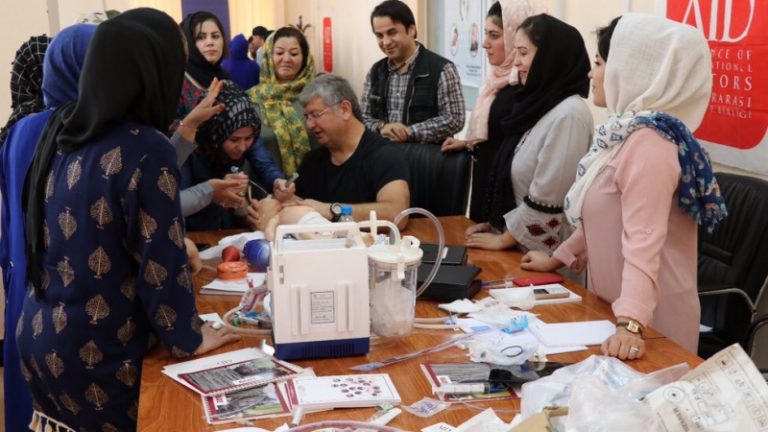 Afgan sağlıkçılara ‘’Yeni Doğan Canlandırma‘’