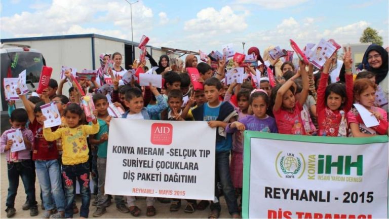 Meram Selçuk Tıp AID öğrencileri Suriyeli çocuklarla